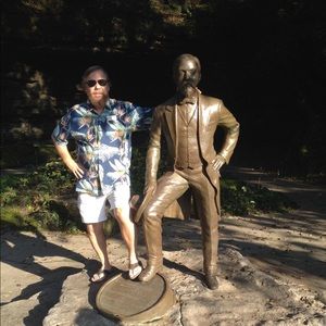 Meet your Posher, Dennis